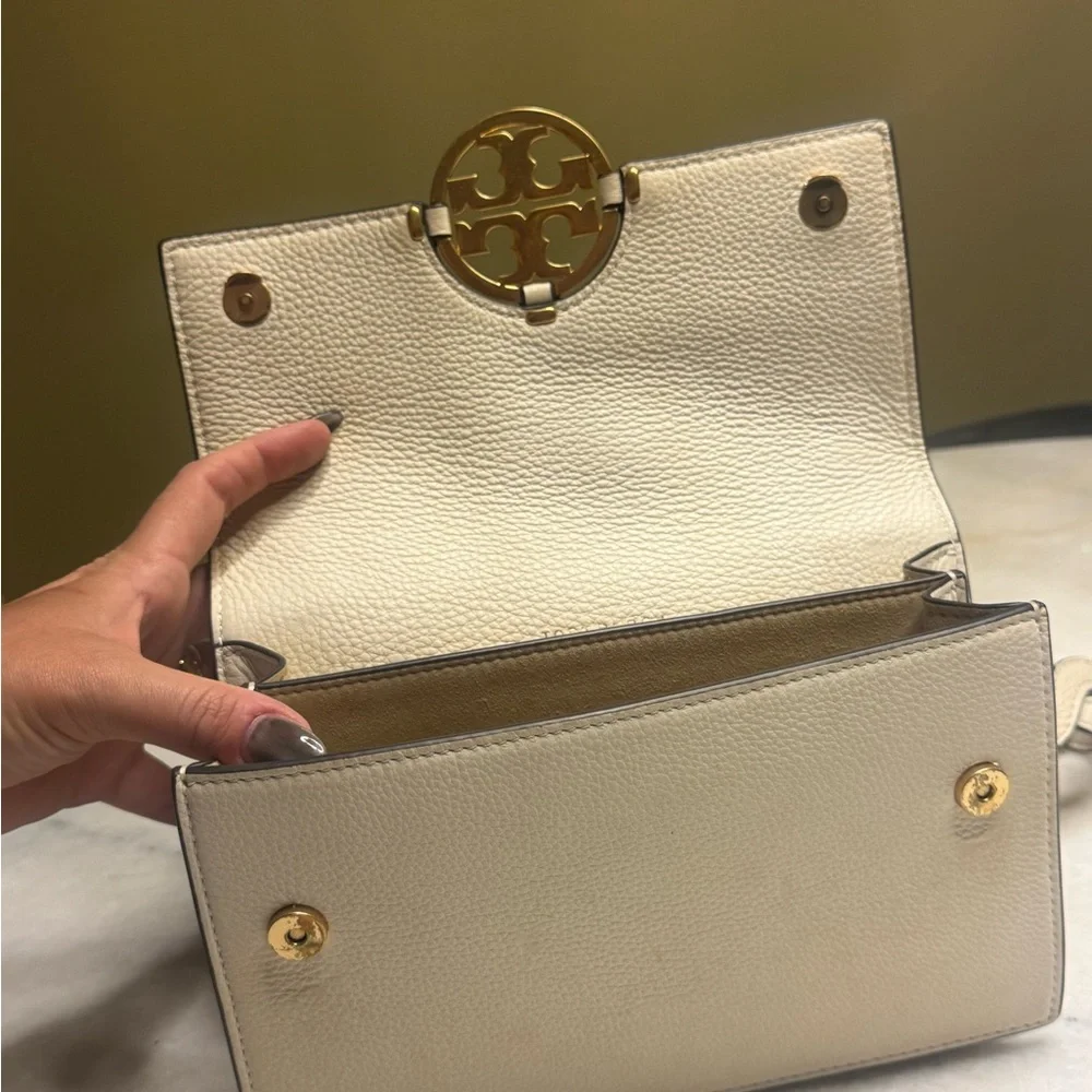 Tory Burch Cream Shoulder Bag with Gold Accents - Picture 5 of 11
